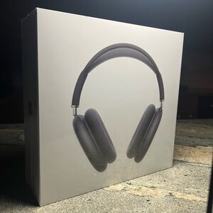 Apple AirPods Max Over-Ear Headphones - Midnight